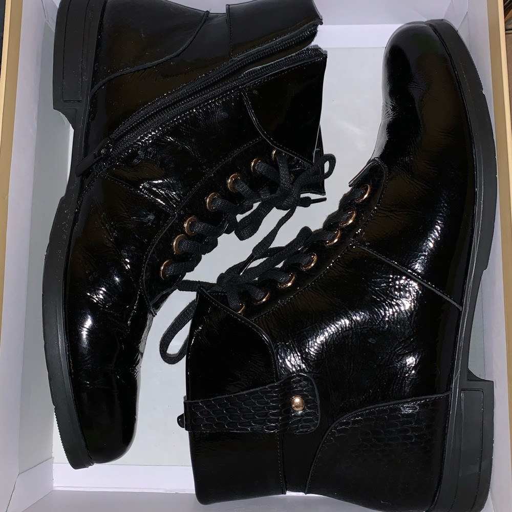 CUTE LEATHER BOOTIES